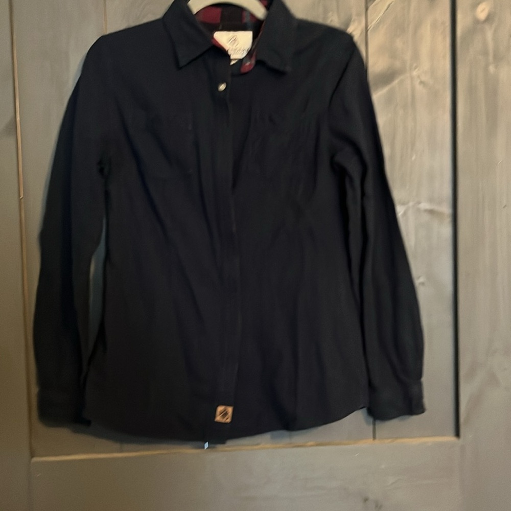Legendary Whitetails women’s button down shirt size medium